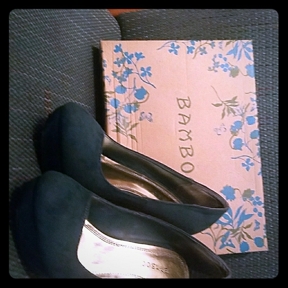 Bamboo Hunter Green Suede heels sz8